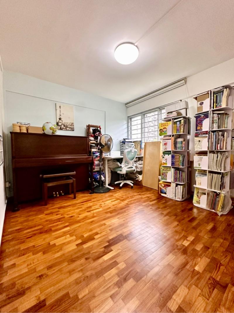 HDB Apartment for Sale, 102 Aljunied Crescent HDB Apartment For Sale, $640,000, 3 Bed 2 Bath 990 sqft $646.00 psf, SGD 640,000 | 99-year Leasehold