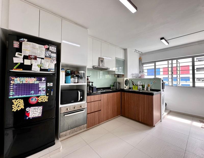 HDB Apartment for Sale, 102 Aljunied Crescent HDB Apartment For Sale, $640,000, 3 Bed 2 Bath 990 sqft $646.00 psf, SGD 640,000 | 99-year Leasehold