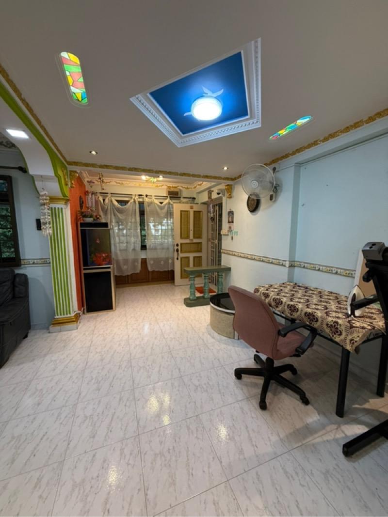 HDB Apartment for Sale, 170 Gangsa Road HDB Apartment For Sale, $700,000, 3 Bed 2 Bath 1,087 sqft $644.00 psf, SGD 700,000 | 99-year Leasehold