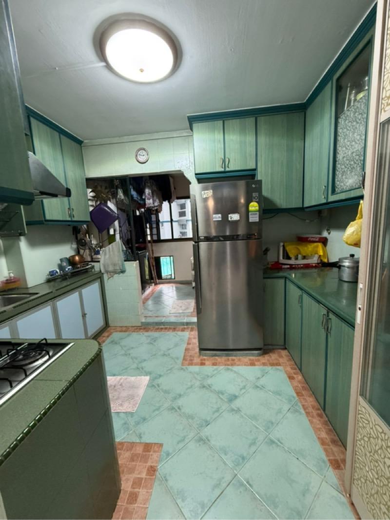 HDB Apartment for Sale, 170 Gangsa Road HDB Apartment For Sale, $700,000, 3 Bed 2 Bath 1,087 sqft $644.00 psf, SGD 700,000 | 99-year Leasehold