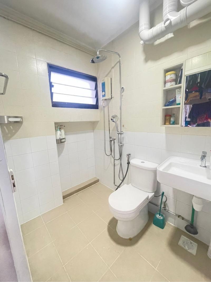 HDB Apartment for Sale, 170 Gangsa Road HDB Apartment For Sale, $700,000, 3 Bed 2 Bath 1,087 sqft $644.00 psf, SGD 700,000 | 99-year Leasehold