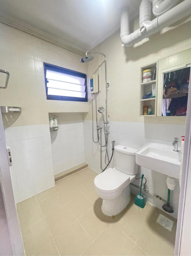 HDB Apartment for Sale, 170 Gangsa Road HDB Apartment For Sale, $700,000, 3 Bed 2 Bath 1,087 sqft $644.00 psf, SGD 700,000 | 99-year Leasehold
