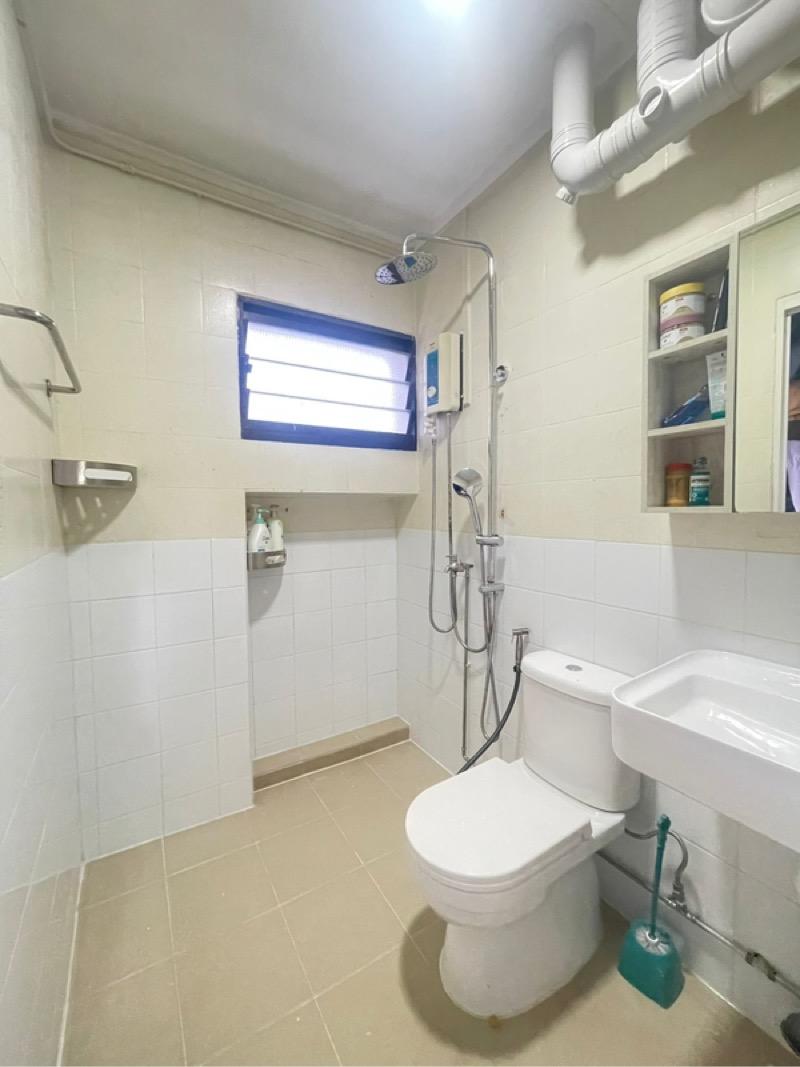 HDB Apartment for Sale, 170 Gangsa Road HDB Apartment For Sale, $700,000, 3 Bed 2 Bath 1,087 sqft $644.00 psf, SGD 700,000 | 99-year Leasehold