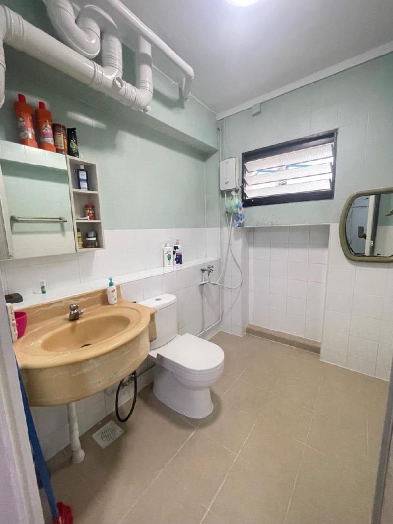 HDB Apartment for Sale, 170 Gangsa Road HDB Apartment For Sale, $700,000, 3 Bed 2 Bath 1,087 sqft $644.00 psf, SGD 700,000 | 99-year Leasehold