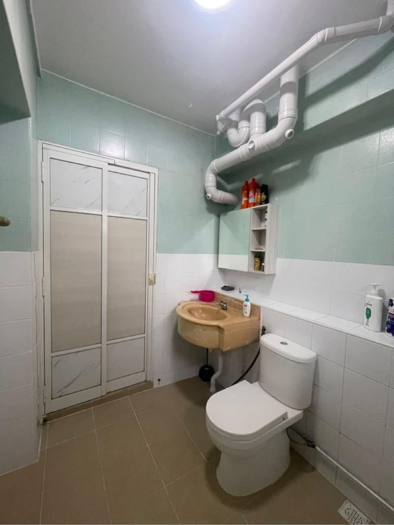 HDB Apartment for Sale, 170 Gangsa Road HDB Apartment For Sale, $700,000, 3 Bed 2 Bath 1,087 sqft $644.00 psf, SGD 700,000 | 99-year Leasehold