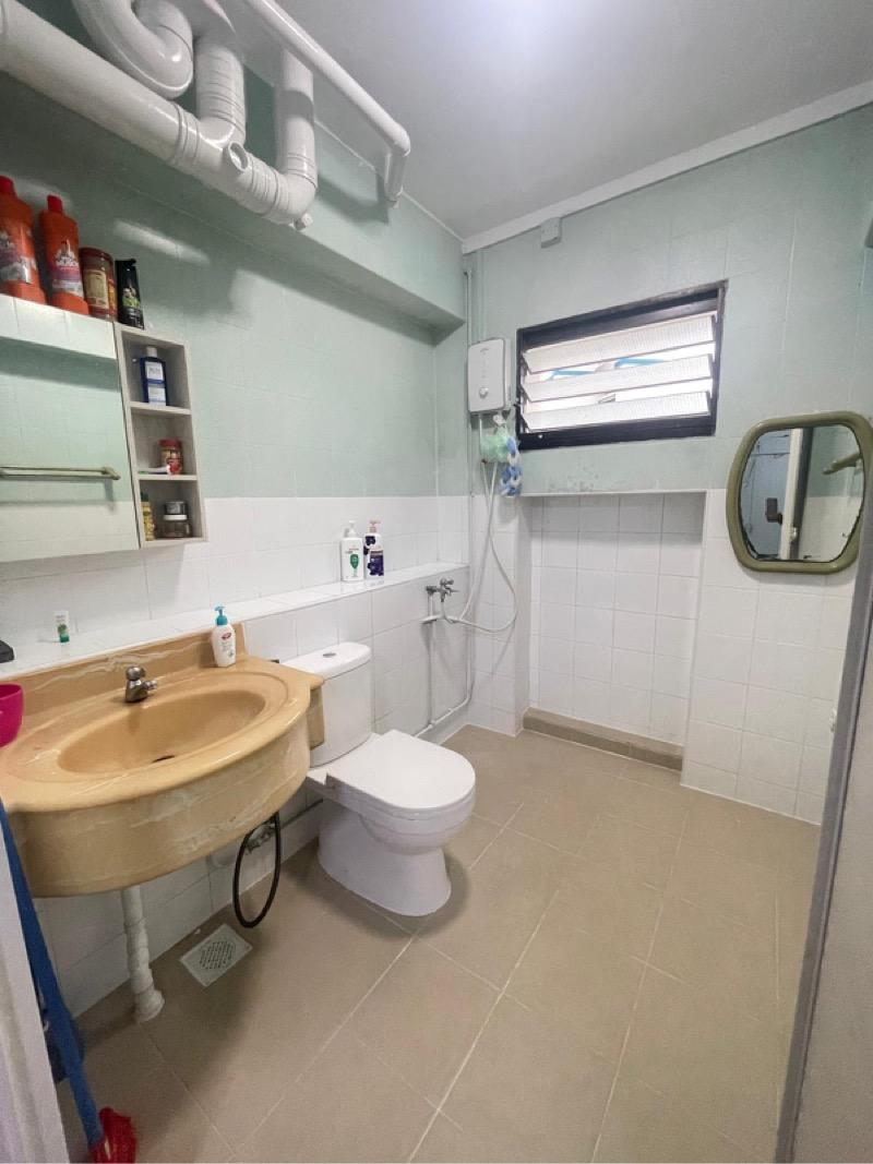 HDB Apartment for Sale, 170 Gangsa Road HDB Apartment For Sale, $700,000, 3 Bed 2 Bath 1,087 sqft $644.00 psf, SGD 700,000 | 99-year Leasehold