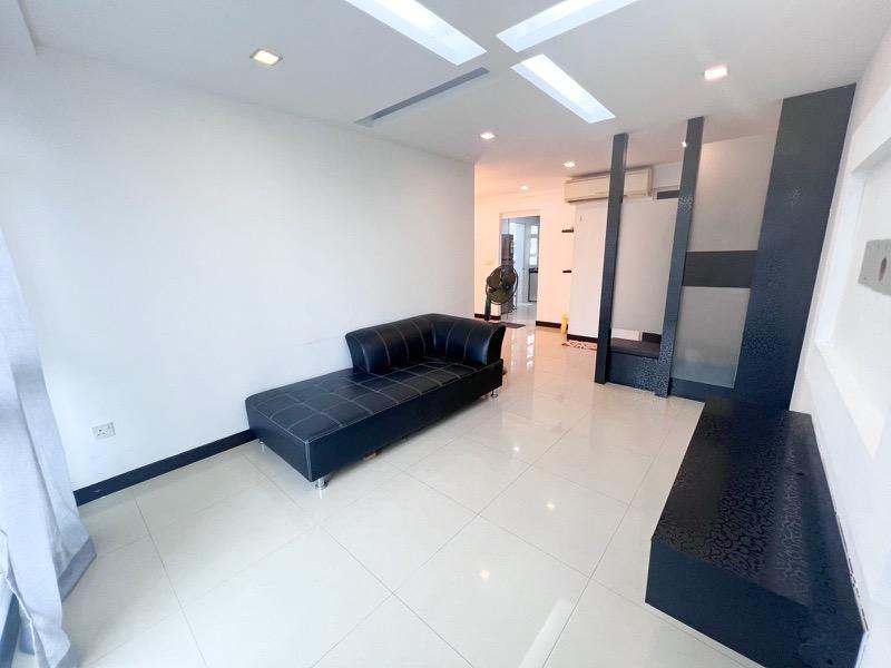HDB Apartment for Sale, 266B Compassvale Bow HDB Apartment For Sale, $685,000, 3 Bed 2 Bath 96 sqft $7,135.00 psf, SGD 685,000 | 99-year Leasehold