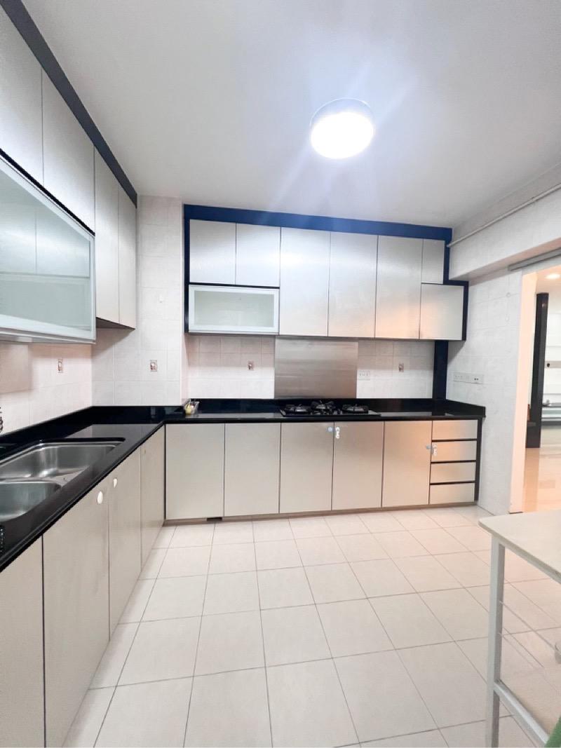 HDB Apartment for Sale, 266B Compassvale Bow HDB Apartment For Sale, $685,000, 3 Bed 2 Bath 96 sqft $7,135.00 psf, SGD 685,000 | 99-year Leasehold