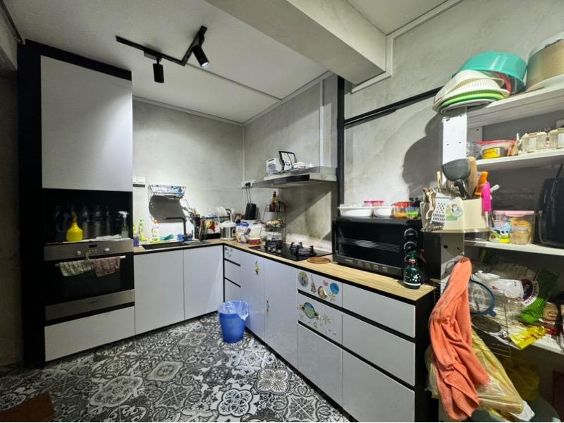 HDB Apartment for Sale, 224 Lorong 8 Toa Payoh HDB Apartment For Sale, $640,000, 3 Bed 2 Bath 1,227 sqft $522.00 psf, SGD 640,000 | 99-year Leasehold