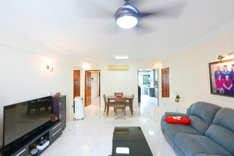Prop-GPT: HDB Apartment: D18  274 Tampines Street 22