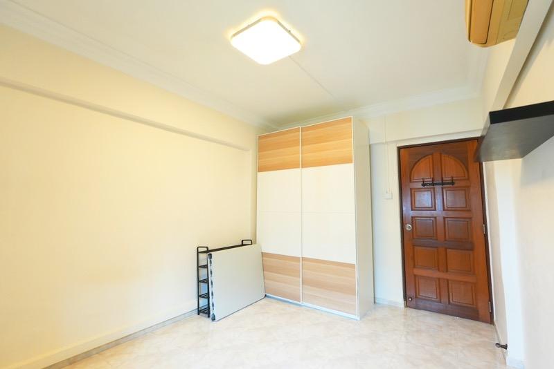 HDB Apartment for Sale, 274 Tampines Street 22 HDB Apartment For Sale, $680,000, 3 Bed 2 Bath 1,130 sqft $602.00 psf, SGD 680,000 | 99-year Leasehold