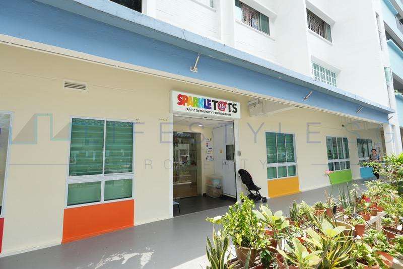 HDB Apartment for Sale, 274 Tampines Street 22 HDB Apartment For Sale, $680,000, 3 Bed 2 Bath 1,130 sqft $602.00 psf, SGD 680,000 | 99-year Leasehold