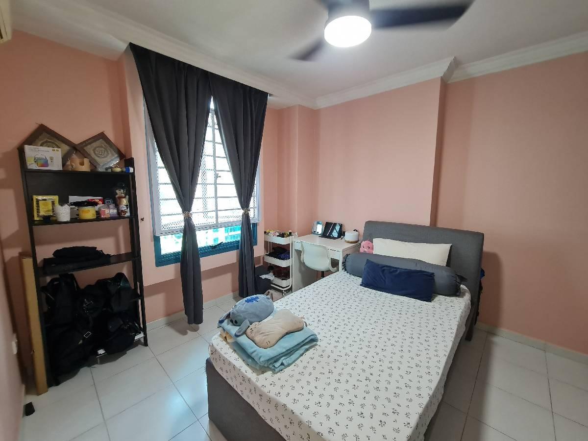 HDB Apartment for Sale, 190 Punggol Central HDB Apartment For Sale, $800,000, 3 Bed 2 Bath 1,378 sqft $581.00 psf, SGD 800,000 | 99-year Leasehold