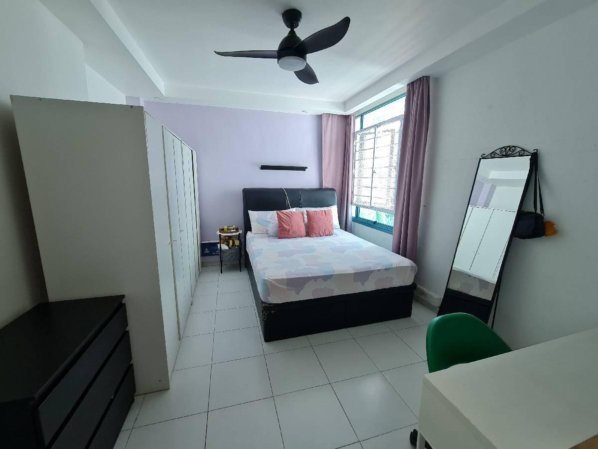 HDB Apartment for Sale, 190 Punggol Central HDB Apartment For Sale, $800,000, 3 Bed 2 Bath 1,378 sqft $581.00 psf, SGD 800,000 | 99-year Leasehold