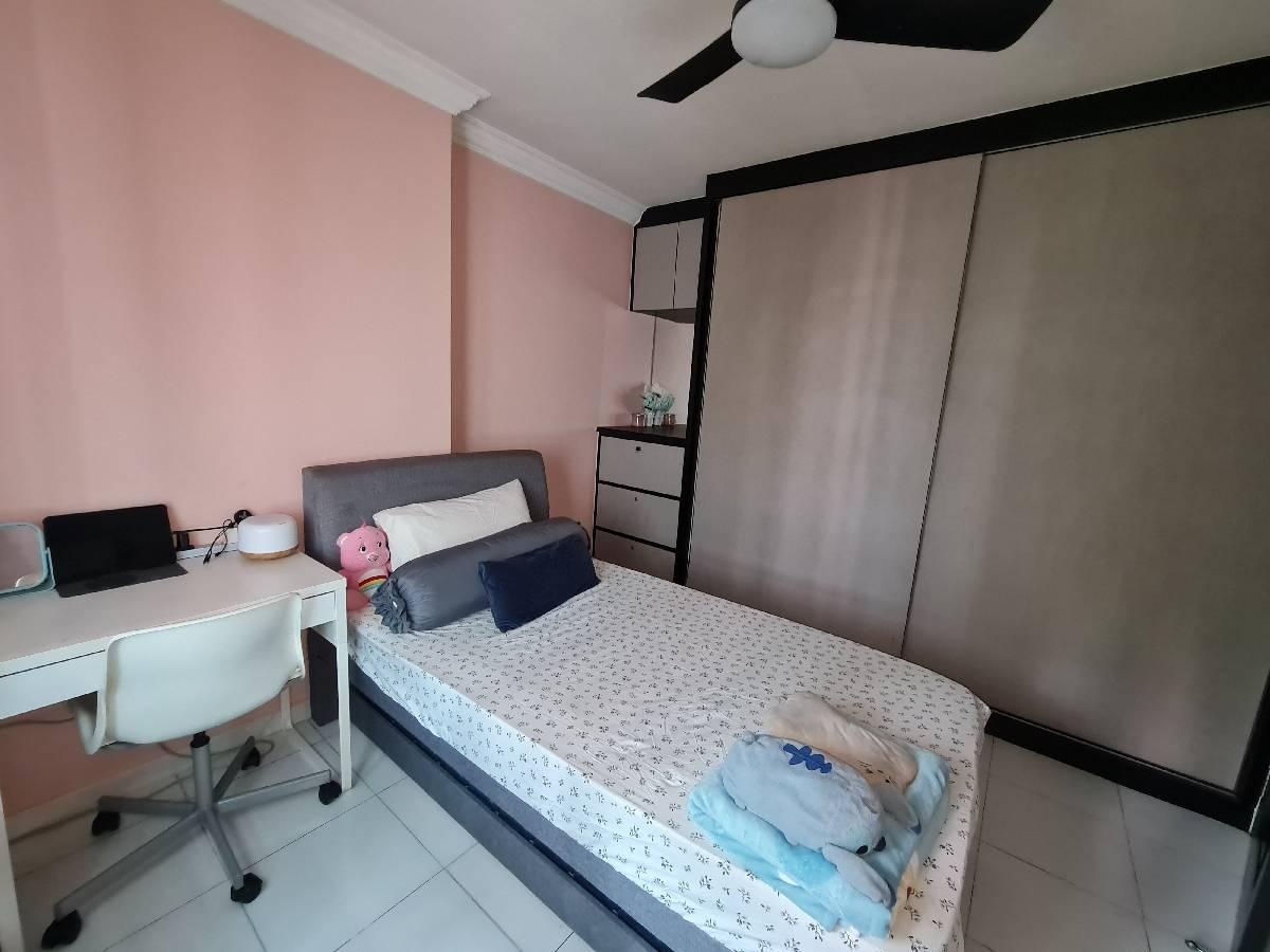 HDB Apartment for Sale, 190 Punggol Central HDB Apartment For Sale, $800,000, 3 Bed 2 Bath 1,378 sqft $581.00 psf, SGD 800,000 | 99-year Leasehold