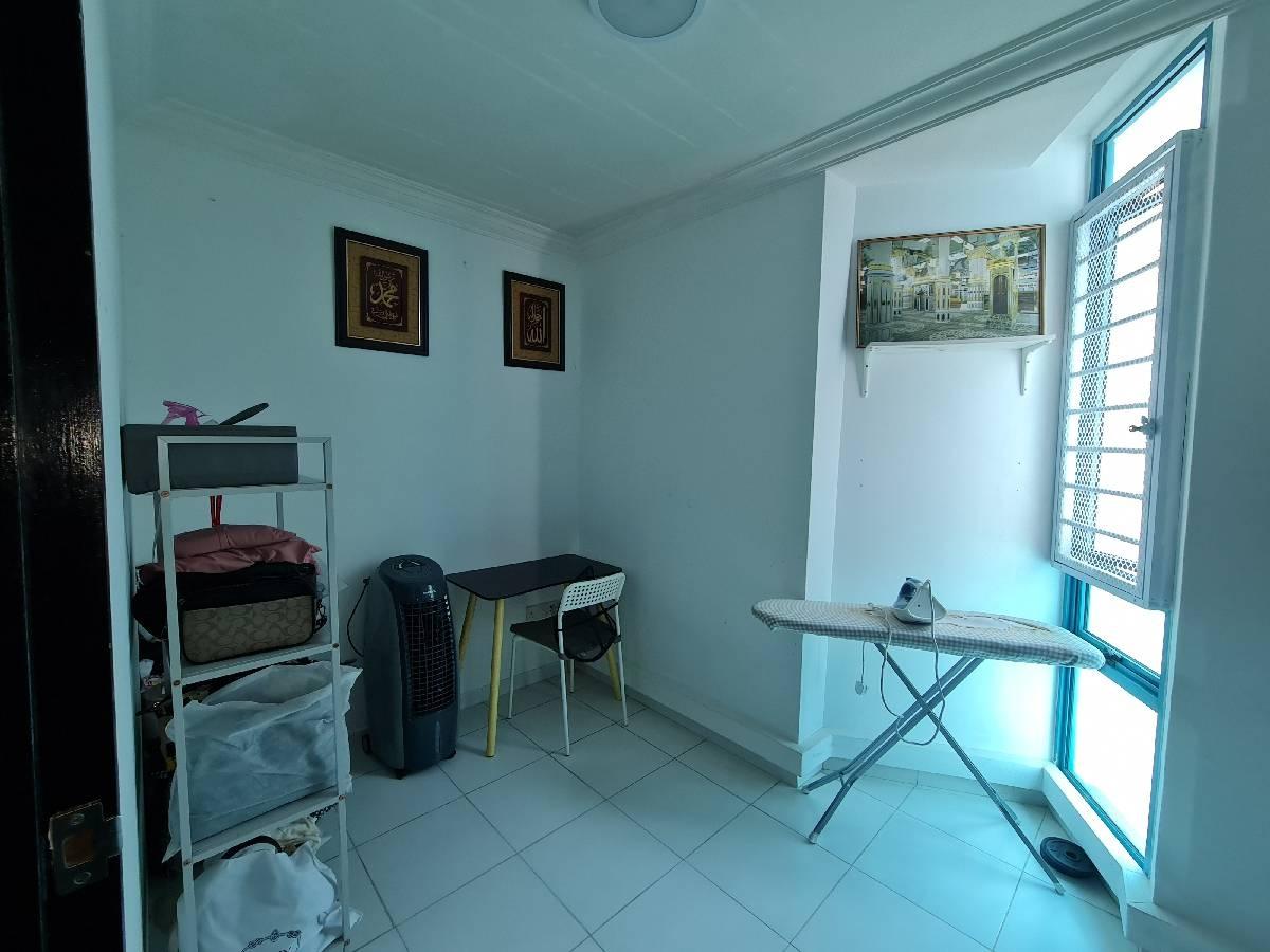 HDB Apartment for Sale, 190 Punggol Central HDB Apartment For Sale, $800,000, 3 Bed 2 Bath 1,378 sqft $581.00 psf, SGD 800,000 | 99-year Leasehold