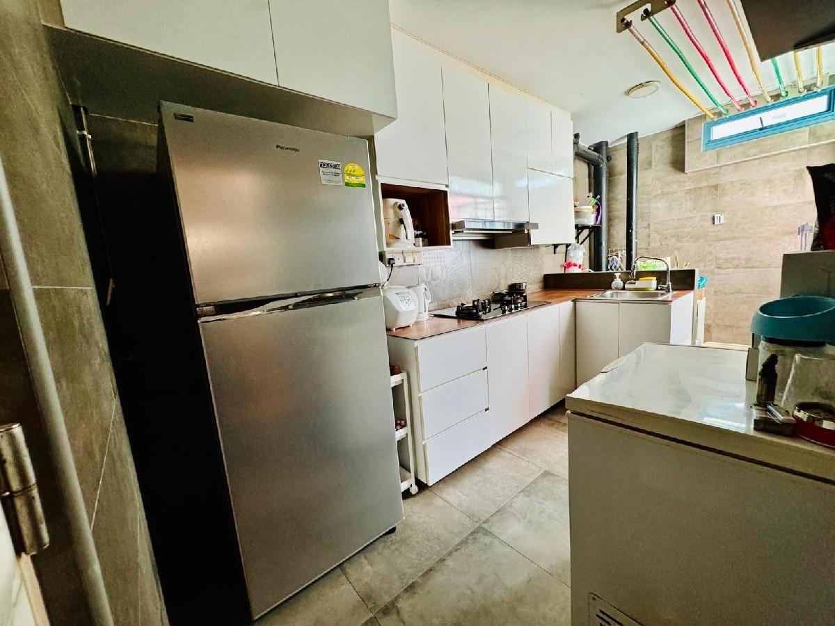 HDB Apartment for Sale, 190 Punggol Central HDB Apartment For Sale, $800,000, 3 Bed 2 Bath 1,378 sqft $581.00 psf, SGD 800,000 | 99-year Leasehold