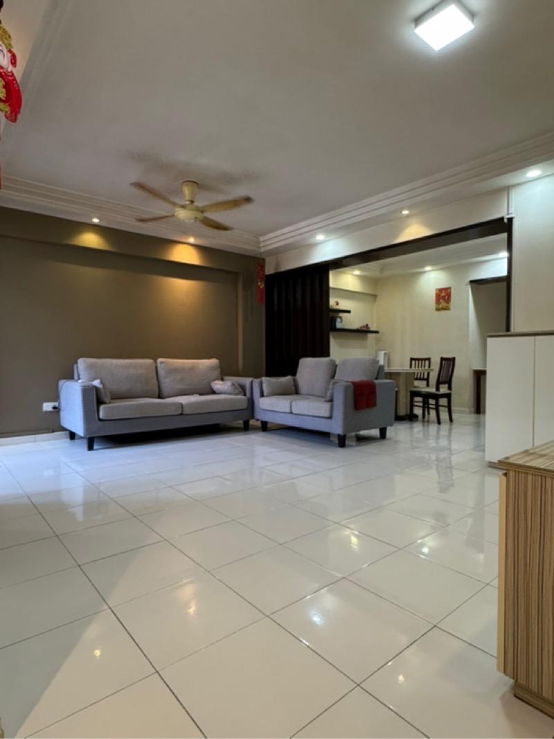 Prop-GPT: HDB Apartment: D25  682B Woodlands Drive 62