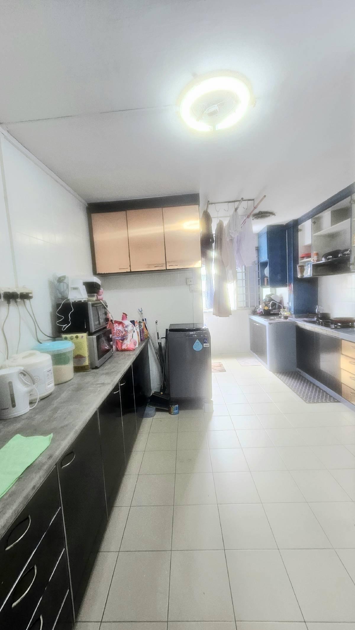 HDB Apartment for Sale, 404 Fajar Road HDB Apartment For Sale, $560,000, 3 Bed 2 Bath 1,152 sqft $486.00 psf, SGD 560,000 | 99-year Leasehold