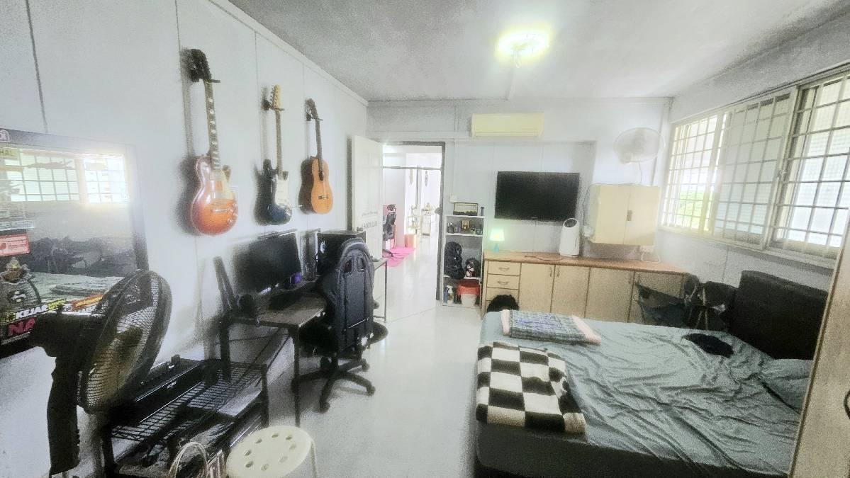 HDB Apartment for Sale, 404 Fajar Road HDB Apartment For Sale, $560,000, 3 Bed 2 Bath 1,152 sqft $486.00 psf, SGD 560,000 | 99-year Leasehold