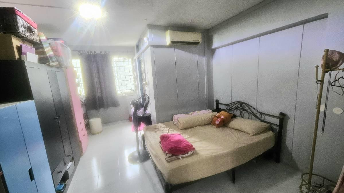 HDB Apartment for Sale, 404 Fajar Road HDB Apartment For Sale, $560,000, 3 Bed 2 Bath 1,152 sqft $486.00 psf, SGD 560,000 | 99-year Leasehold