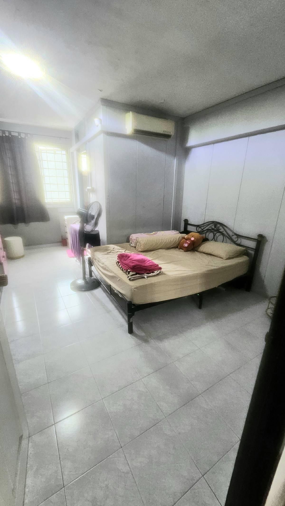 HDB Apartment for Sale, 404 Fajar Road HDB Apartment For Sale, $560,000, 3 Bed 2 Bath 1,152 sqft $486.00 psf, SGD 560,000 | 99-year Leasehold