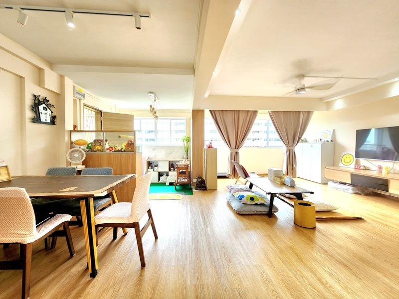 Prop-GPT: HDB Apartment: D18  154 Simei Street 1