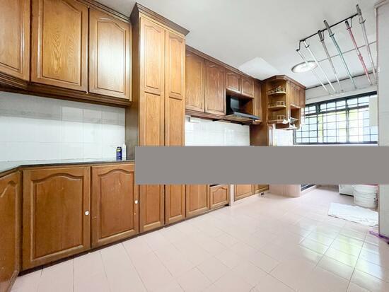 HDB Apartment for Sale, 233 Tampines Street 21 HDB Apartment For Sale, $699,999, 3 Bed 2 Bath 1,302 sqft $538.00 psf, SGD 699,999 | 99-year Leasehold