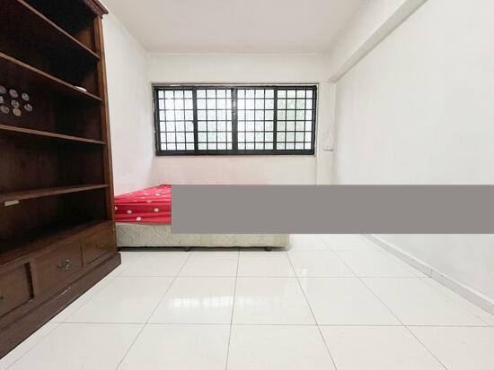 HDB Apartment for Sale, 233 Tampines Street 21 HDB Apartment For Sale, $699,999, 3 Bed 2 Bath 1,302 sqft $538.00 psf, SGD 699,999 | 99-year Leasehold
