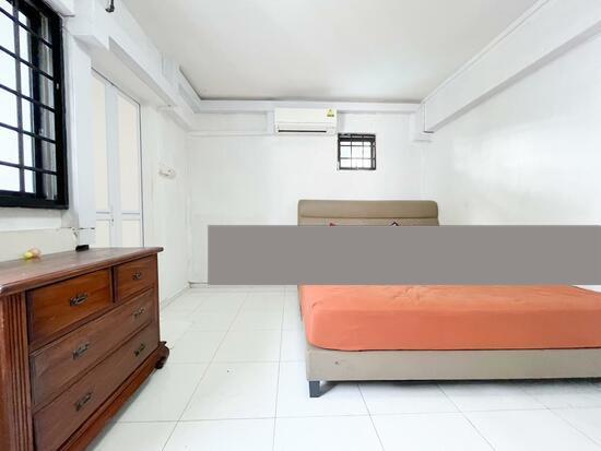 HDB Apartment for Sale, 233 Tampines Street 21 HDB Apartment For Sale, $699,999, 3 Bed 2 Bath 1,302 sqft $538.00 psf, SGD 699,999 | 99-year Leasehold