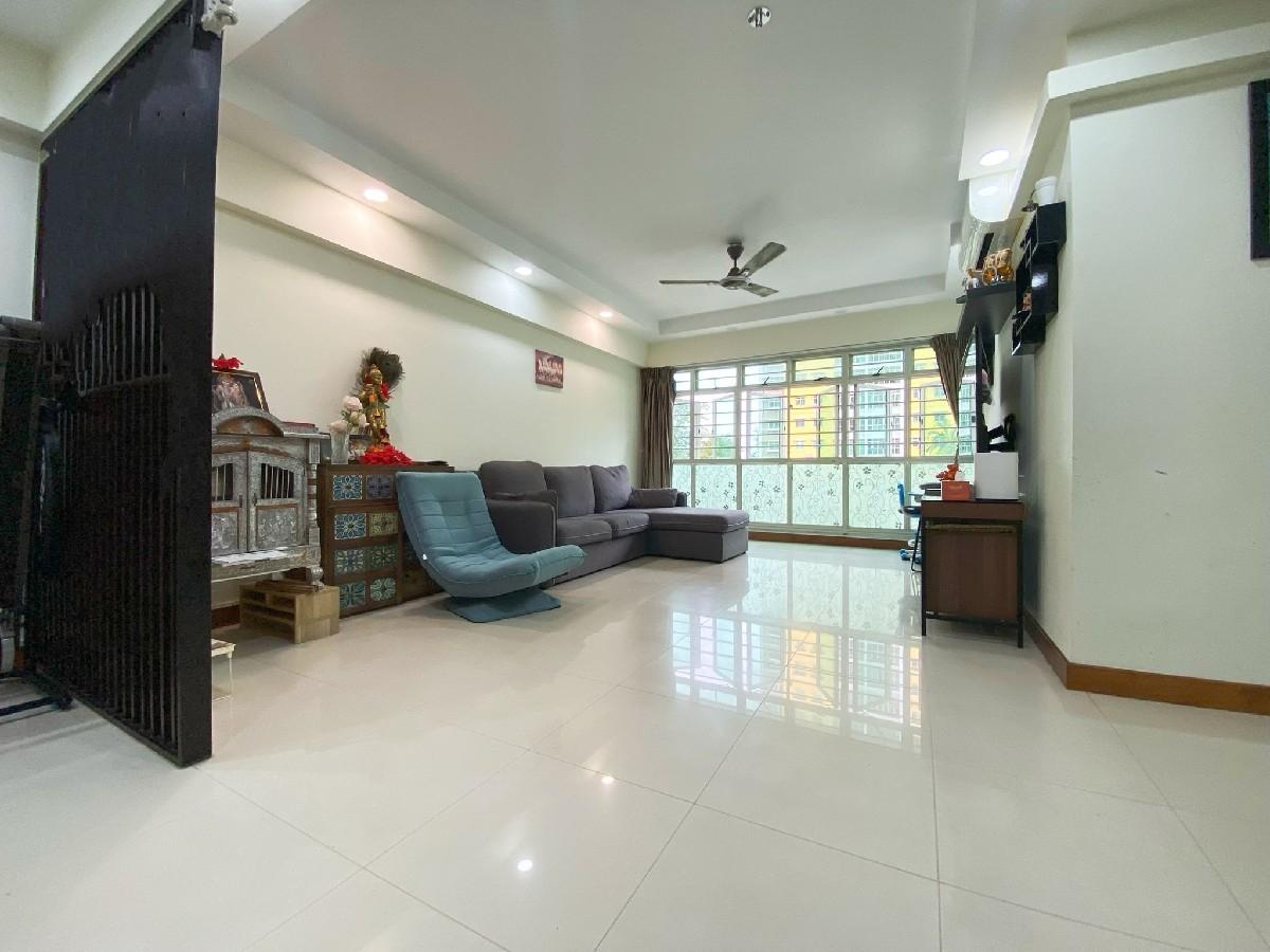 Prop-GPT: HDB Apartment: D19 Punggol 646 Punggol Central