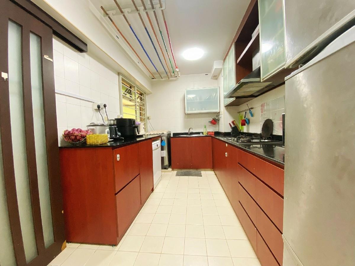 HDB Apartment for Sale, 646 Punggol Central HDB Apartment For Sale, $699,000, 3 Bed 2 Bath 1,184 sqft $590.00 psf, SGD 699,000 | 99-year Leasehold