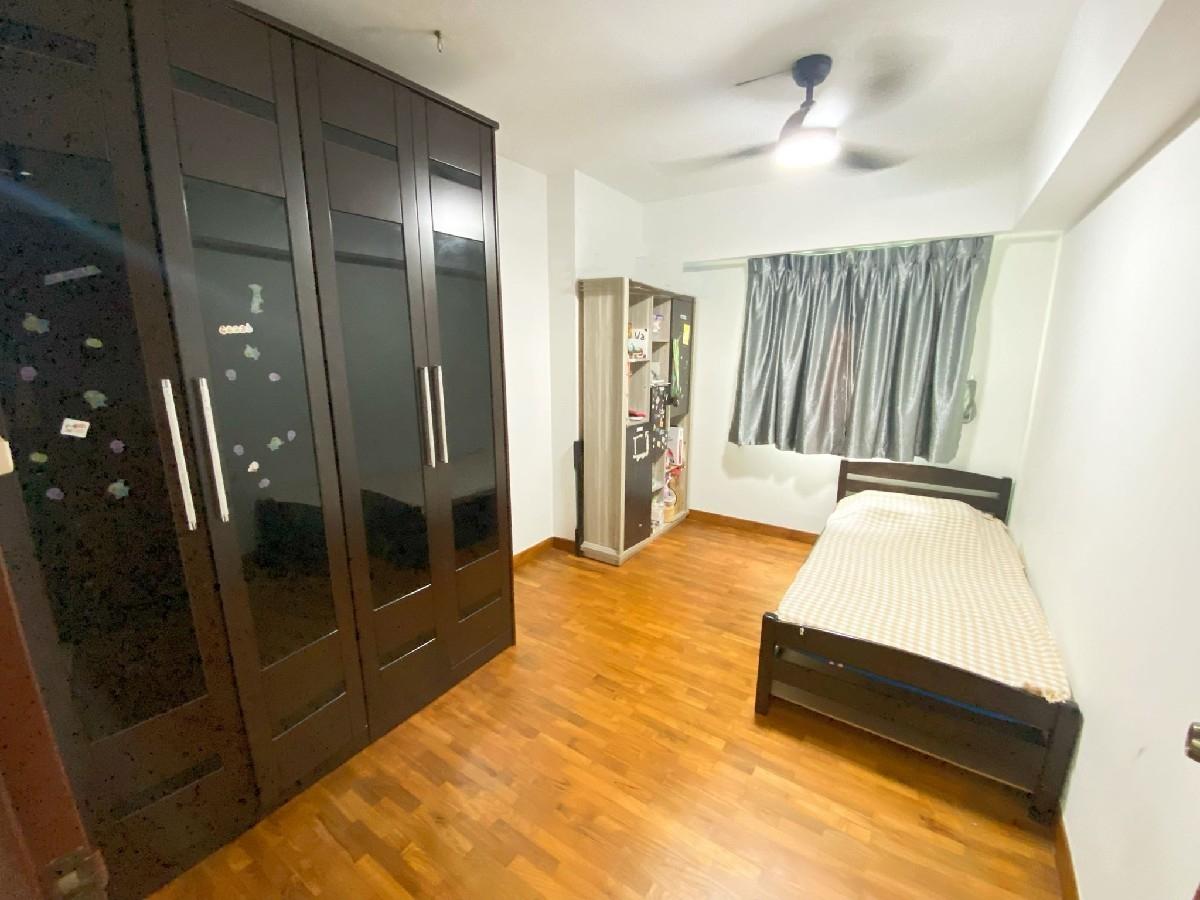 HDB Apartment for Sale, 646 Punggol Central HDB Apartment For Sale, $699,000, 3 Bed 2 Bath 1,184 sqft $590.00 psf, SGD 699,000 | 99-year Leasehold