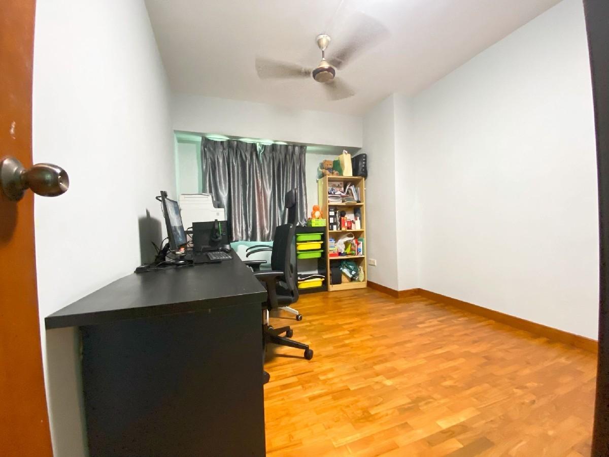 HDB Apartment for Sale, 646 Punggol Central HDB Apartment For Sale, $699,000, 3 Bed 2 Bath 1,184 sqft $590.00 psf, SGD 699,000 | 99-year Leasehold