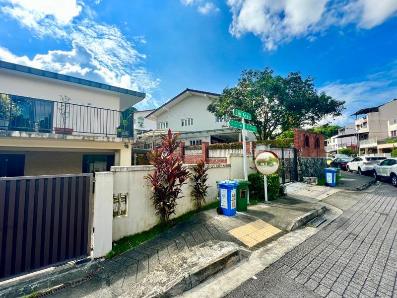 Semi-Detached for Sale, Jalan Asas Semi-Detached House For Sale, $1,199,000, 4 Bed 2 Bath 2,000 sqft $427.00 psf, SGD 1,199,000 | 99-year Leasehold