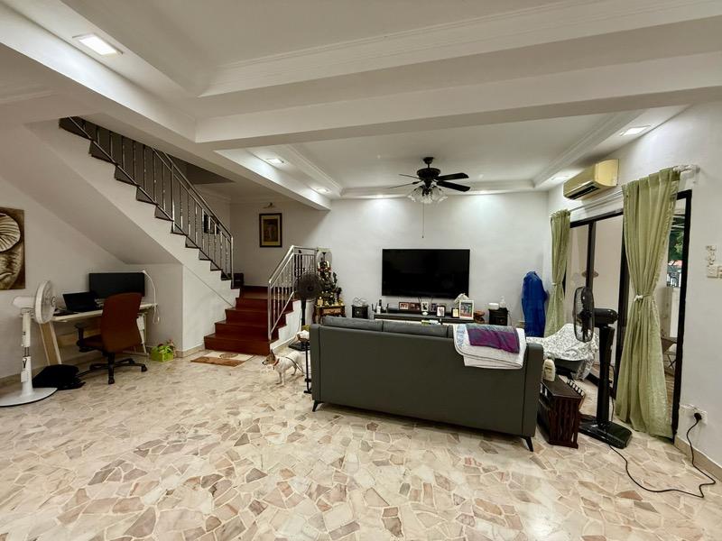 Prop-GPT: Terrace: D26  TEACHER'S HOUSING ESTATE