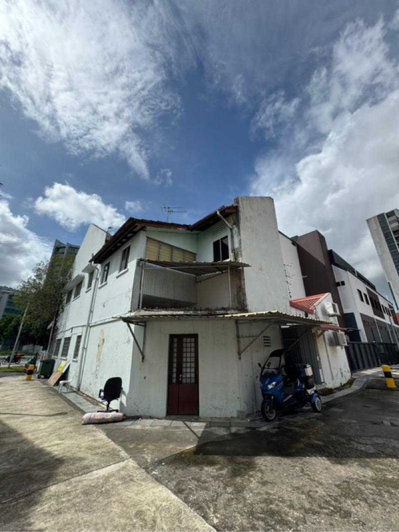 Terrace for Sale, SENNETT ESTATE Terraced House For Sale, $3,350,000, 3 Bed 2 Bath 1,900 sqft $2,469.00 psf, SGD 3,350,000 | Freehold