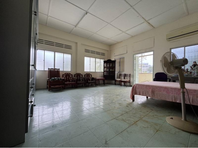 Terrace for Sale, SENNETT ESTATE Terraced House For Sale, $3,350,000, 3 Bed 2 Bath 1,900 sqft $2,469.00 psf, SGD 3,350,000 | Freehold