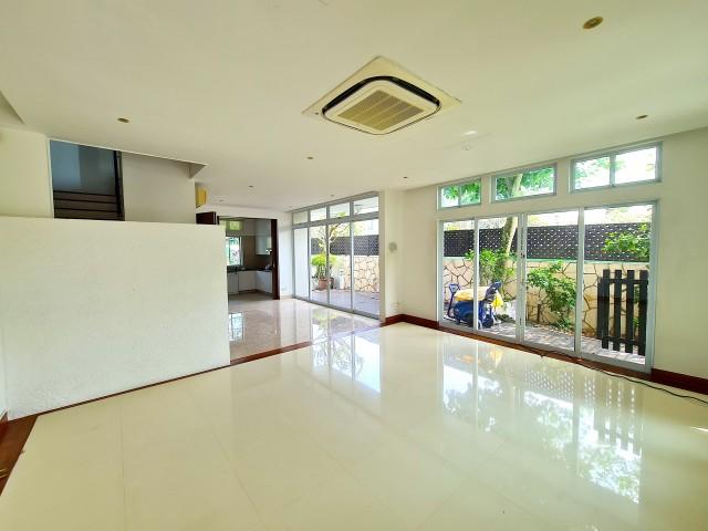Prop-GPT: Semi-Detached: D10  139 CORONATION ROAD WEST