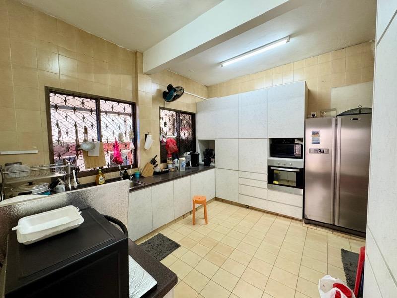 Terrace for Sale, SENNETT ESTATE Terraced House For Sale, $5,680,000, 4 Bed 3 Bath 2,400 sqft $1,935.00 psf, SGD 5,680,000