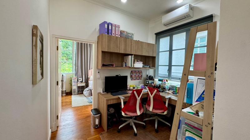 Semi-Detached for Sale, BURGUNDY HILL Semi-Detached House For Sale, $3,400,000, 5 Bed 5 Bath 3,200 sqft $1,504.00 psf, SGD 3,400,000 | 99-year Leasehold
