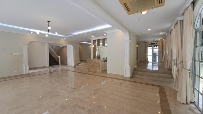 Prop-GPT: Bungalow - Good Class: D10  Gallop park