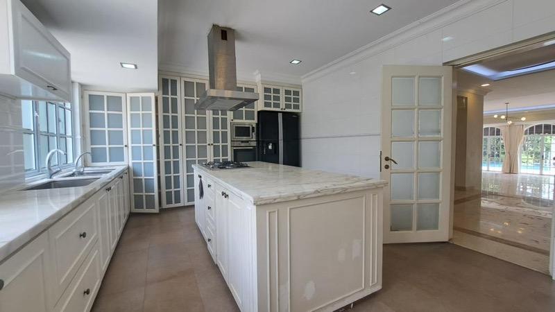 Bungalow - Good Class for Sale, Gallop park Good Class Bungalow For Sale, $32,000,000, 5 Bed 6 Bath 6,000 sqft $2,133.00 psf, SGD 32,000,000 | Freehold