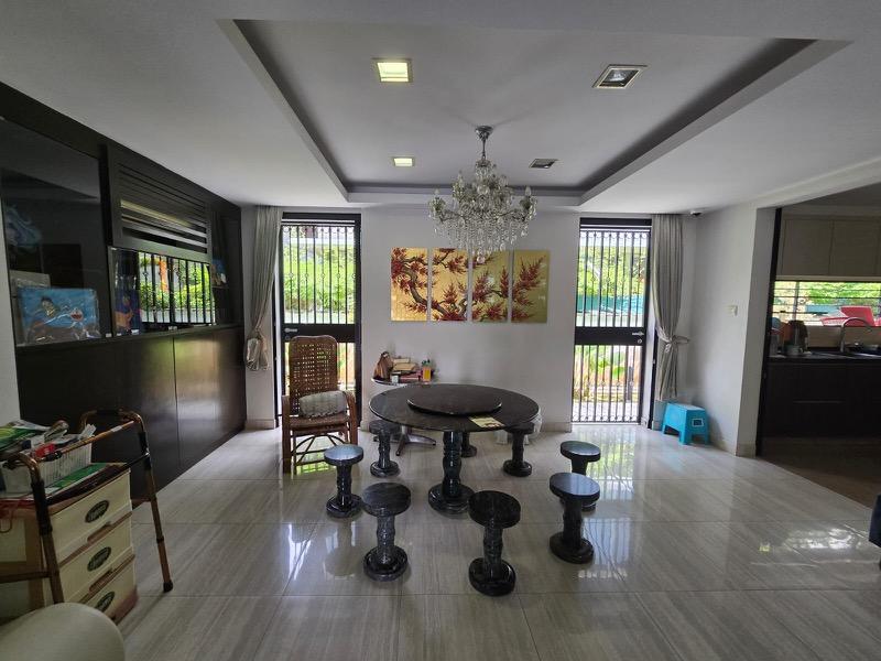 Prop-GPT: Detached: D15  509 EAST COAST ROAD