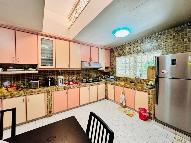 Terrace for Sale, EAST VIEW GARDEN Terraced House For Sale, $4,500,000, 4 Bed 3 Bath 2,600 sqft $1,425.00 psf, SGD 4,500,000