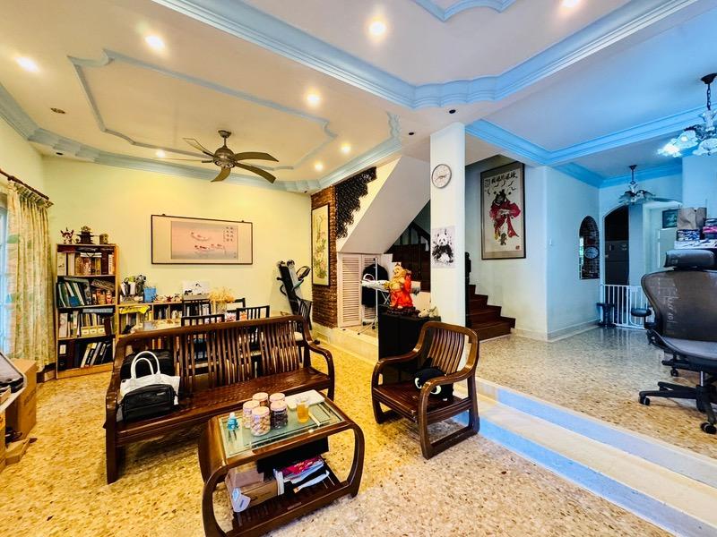 Terrace for Sale, EAST VIEW GARDEN Terraced House For Sale, $4,500,000, 4 Bed 3 Bath 2,600 sqft $1,425.00 psf, SGD 4,500,000