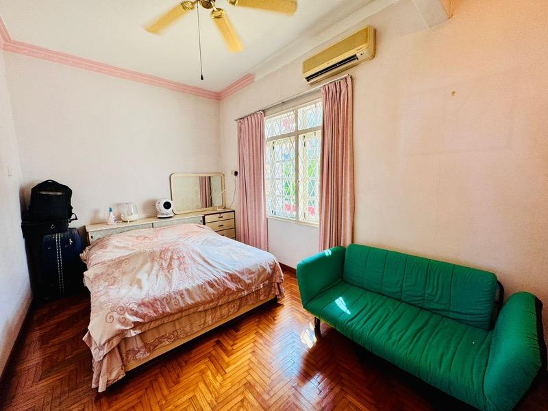 Terrace for Sale, EAST VIEW GARDEN Terraced House For Sale, $4,500,000, 4 Bed 3 Bath 2,600 sqft $1,425.00 psf, SGD 4,500,000