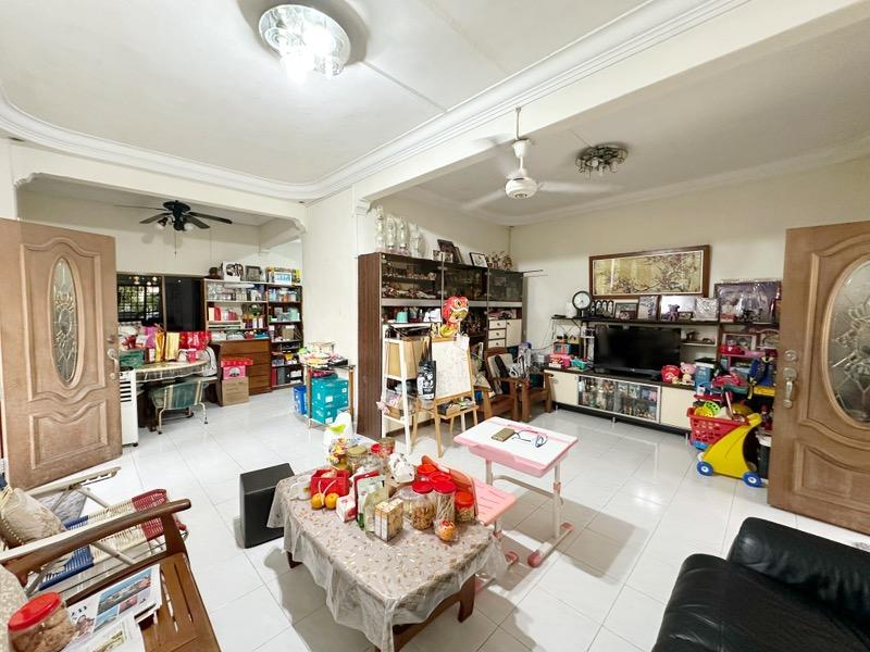 Prop-GPT: Corner Terrace: D14  PAYA LEBAR STREET