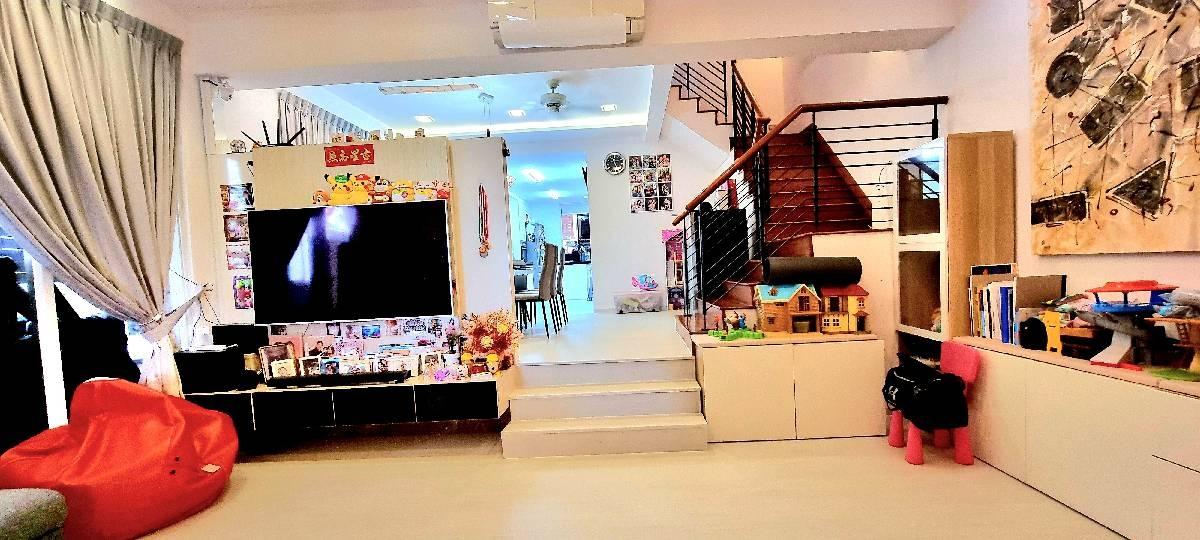 Prop-GPT: Terrace: D19  5 Park Villas Terrace