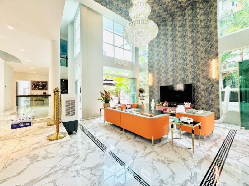 Prop-GPT: Detached: D16  Kew crescent